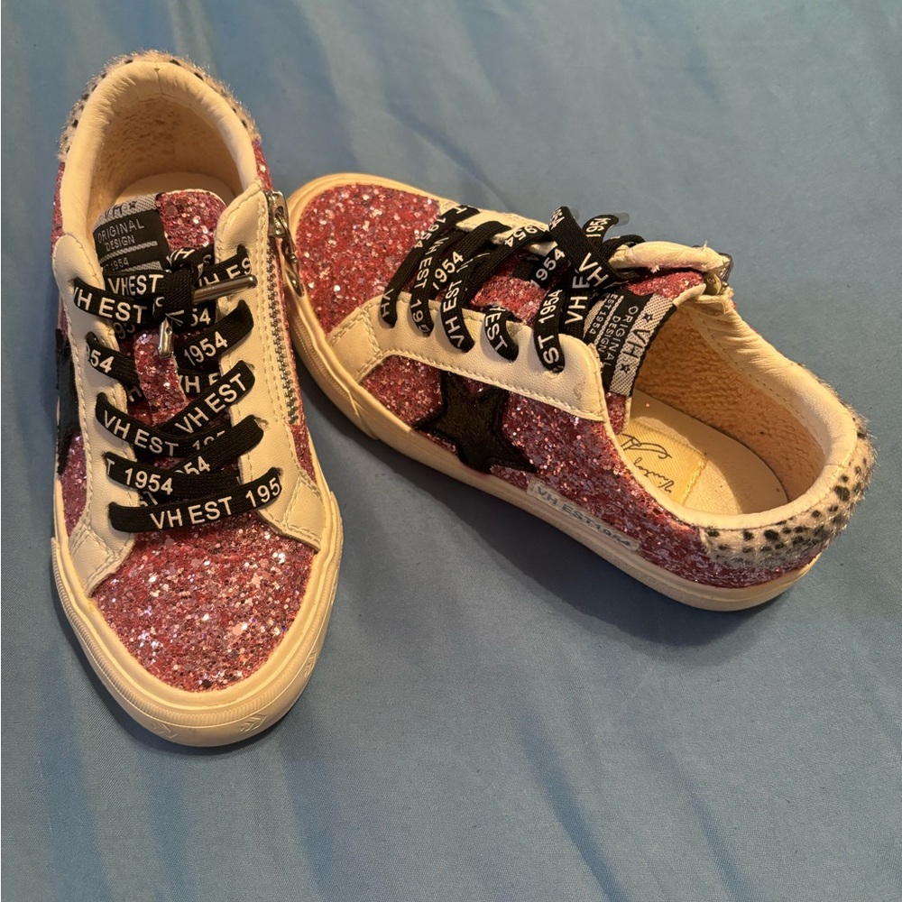 Vintage Havana girl shoes. Pink white and black